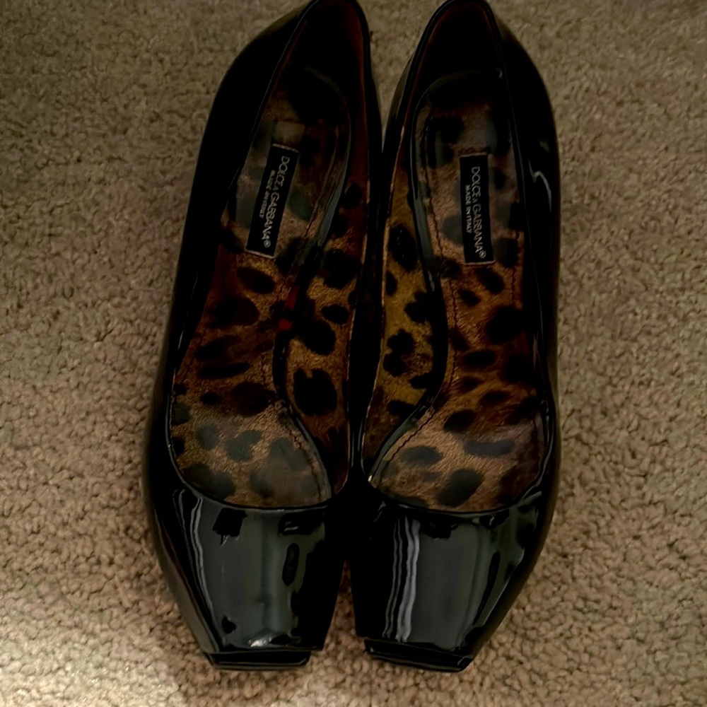 Black patent size 37. Dolce and gabanna. Pumps.  Gently worn